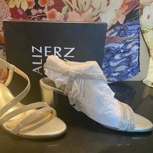 Naturlizer - Vanessa Silver - (M